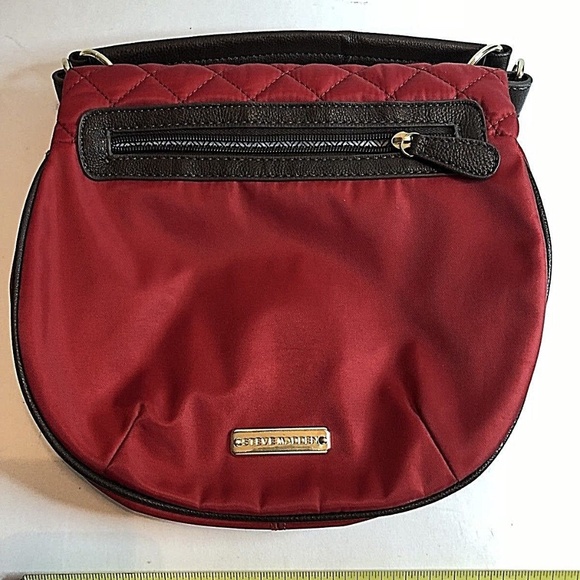 🎉 Steve Madden Red Quilted Flapover Hand Bag 🎉 - Picture 2 of 8